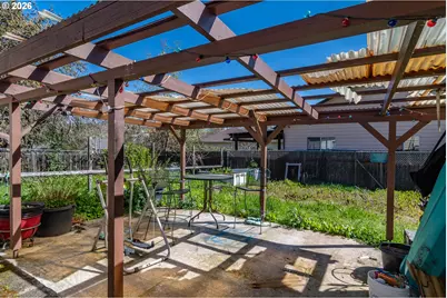 597 SE Ramp St, Roseburg, OR 97470 - Photo 16