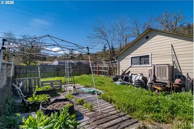 597 SE Ramp St, Roseburg, OR 97470 - Photo 10