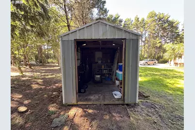 4837 Seapine Dr, Florence, OR 97439 - Photo 28