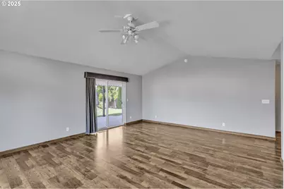 122 Lilly Ct, Sutherlin, OR 97479 - Photo 10