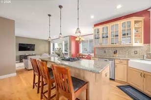 2530 Beacon Hill Dr, West Linn, OR 97068 - Photo 12