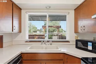 2070 Terresa Ave, Eugene, OR 97408 - Photo 22