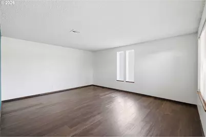 2070 Terresa Ave, Eugene, OR 97408 - Photo 8