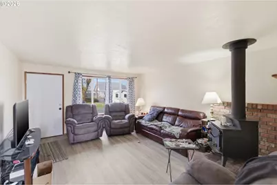 1247 1st Ave, Sweet Home, OR 97386 - Photo 4