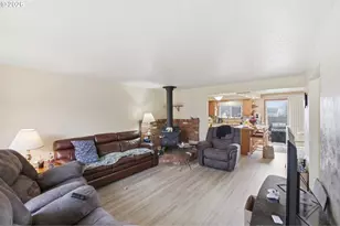 1247 1st Ave, Sweet Home, OR 97386 - Photo 2