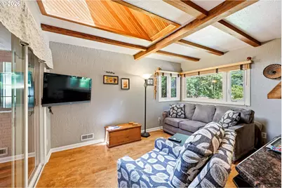 2210 SW Broadway Dr, Portland, OR 97201 - Photo 16