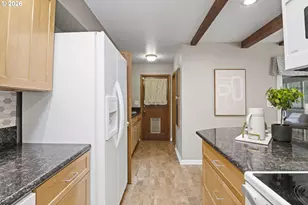 2210 SW Broadway Dr, Portland, OR 97201 - Photo 20