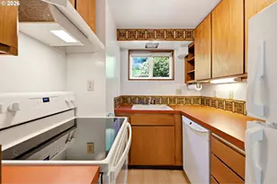 2210 SW Broadway Dr, Portland, OR 97201 - Photo 28