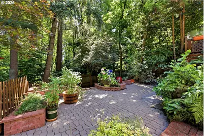 2210 SW Broadway Dr, Portland, OR 97201 - Photo 40