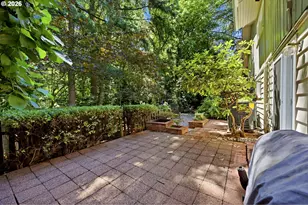 2210 SW Broadway Dr, Portland, OR 97201 - Photo 32