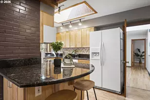 2210 SW Broadway Dr, Portland, OR 97201 - Photo 18