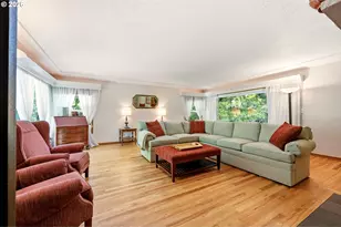2210 SW Broadway Dr, Portland, OR 97201 - Photo 10