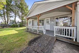 22 NW Cedar Ave, Warrenton, OR 97146 - Photo 2
