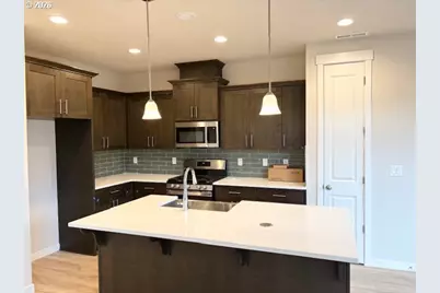 1575 N Young St, Lafayette, OR 97127 - Photo 2
