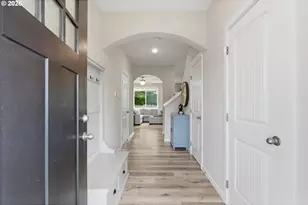 21180 Peyton Cir, Aurora, OR 97002 - Photo 2