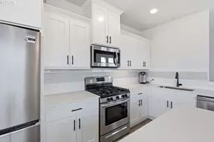 8095 SE Kinnaman St, Hillsboro, OR 97123 - Photo 14