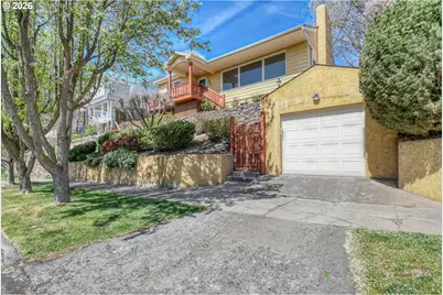 207 NW Ellis Ave, Pendleton, OR 97801 - Photo 1