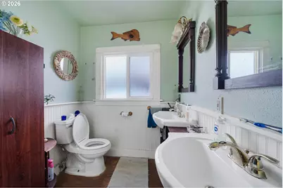 1313 1st St, Tillamook, OR 97141 - Photo 14