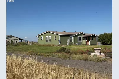 87479 N Star Ln, Christmas Valley, OR 97641 - Photo 2