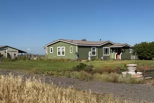 87479 N Star Ln, Christmas Valley, OR 97641 - Photo 2
