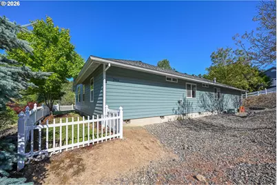 2804 NW Daysha Dr, Roseburg, OR 97471 - Photo 34