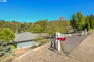 2804 NW Daysha Dr, Roseburg, OR 97471 - Photo 6