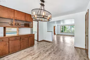 8025 SW Schiller Rd, Portland, OR 97225 - Photo 10