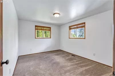 8025 SW Schiller Rd, Portland, OR 97225 - Photo 22
