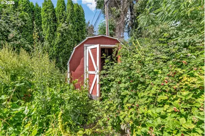 8025 SW Schiller Rd, Portland, OR 97225 - Photo 46
