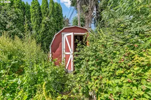 8025 SW Schiller Rd, Portland, OR 97225 - Photo 46