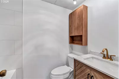 8025 SW Schiller Rd, Portland, OR 97225 - Photo 32