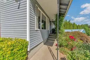8025 SW Schiller Rd, Portland, OR 97225 - Photo 4