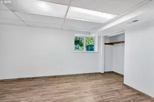 8025 SW Schiller Rd, Portland, OR 97225 - Photo 34