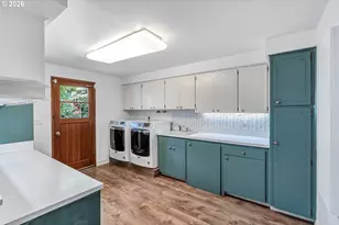 8025 SW Schiller Rd, Portland, OR 97225 - Photo 14