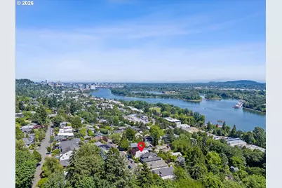 7608 S Hood Ave, Portland, OR 97219 - Photo 2