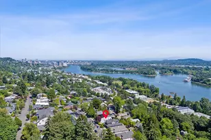 7608 S Hood Ave, Portland, OR 97219 - Photo 2