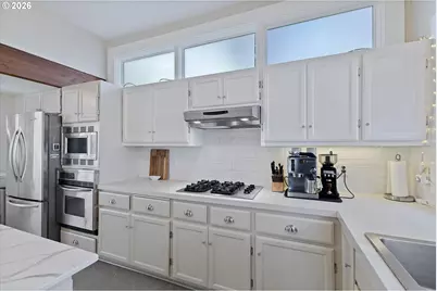7608 S Hood Ave, Portland, OR 97219 - Photo 14