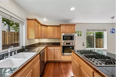 9567 SW Spring Crest Dr, Portland, OR 97225 - Photo 16