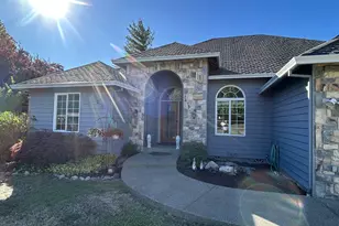 251 Martha Dr, Winchester, OR 97495 - Photo 2