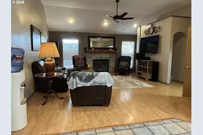 251 Martha Dr, Winchester, OR 97495 - Photo 6