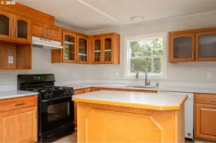 12106 SE Market St, Portland, OR 97216 - Photo 6