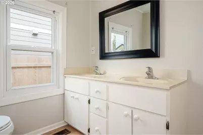 12106 SE Market St, Portland, OR 97216 - Photo 12