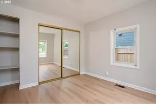 12106 SE Market St, Portland, OR 97216 - Photo 10
