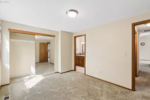 9350 SW Julia Pl, Tigard, OR 97224 - Photo 18