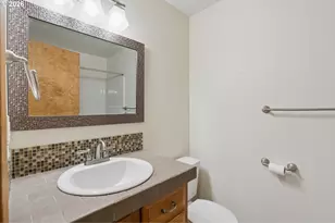 9350 SW Julia Pl, Tigard, OR 97224 - Photo 16