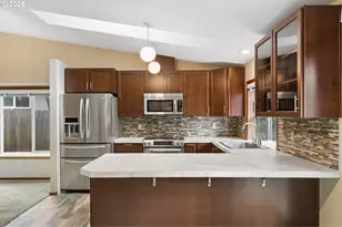 9350 SW Julia Pl, Tigard, OR 97224 - Photo 4