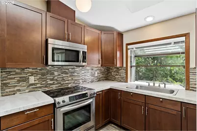 9350 SW Julia Pl, Tigard, OR 97224 - Photo 6