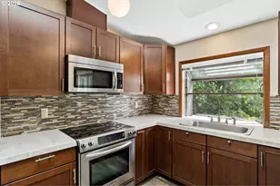9350 SW Julia Pl, Tigard, OR 97224 - Photo 6