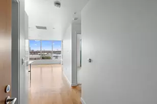 3570 S River Pkwy, Portland, OR 97239 - Photo 2