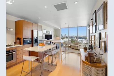 3570 S River Pkwy #805, Portland, OR 97239 - Photo 2